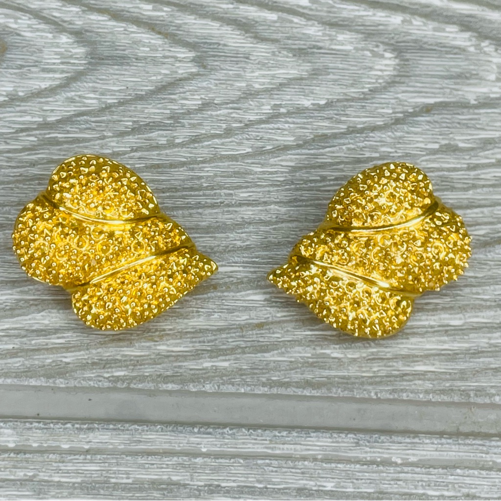 Vintage Gold Tone St. John Classic Clip-On Earrings Accessories Retro
